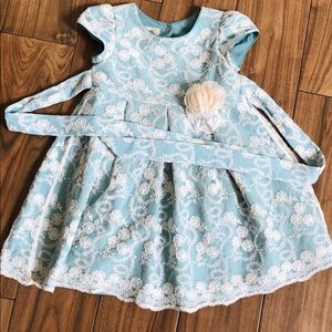 EUC. Size 4 precious dress for any ocqsion